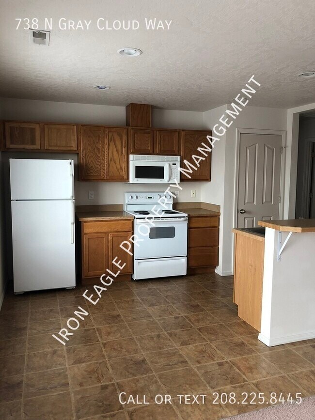 738 N Gray Cloud Way in Meridian, ID - Building Photo - Building Photo
