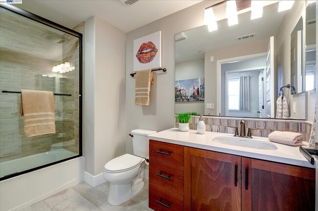 2741 5th St, Unit 2741 in Alameda, CA - Foto de edificio - Building Photo
