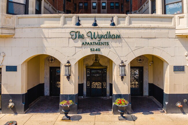 Wyndham Apartments in Chicago, IL - Building Photo - Building Photo