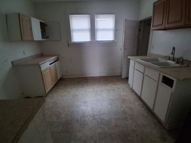 1729 N Woodford St in Decatur, IL - Building Photo - Building Photo