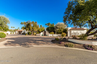 6708 E San Miguel Ave in Paradise Valley, AZ - Building Photo - Building Photo