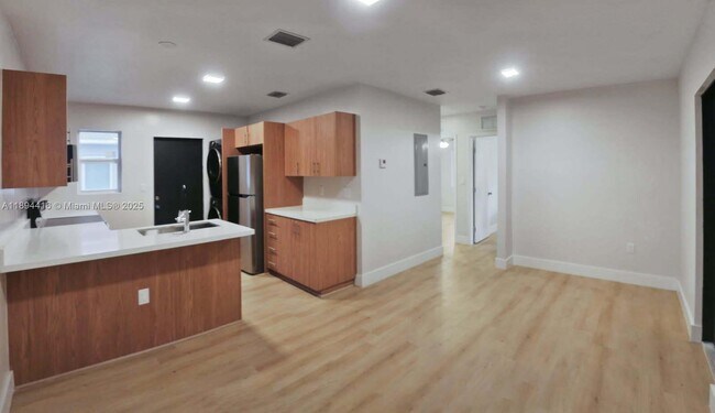 4555 NW 14th Ave in Miami, FL - Building Photo - Building Photo