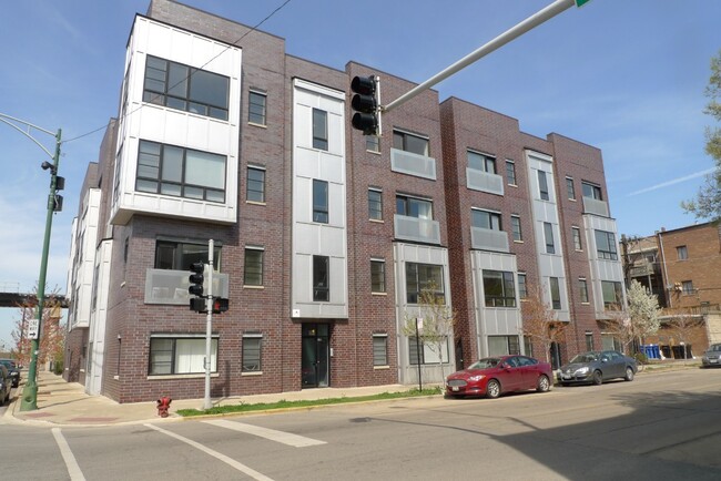 44 N Paulina St, Unit 38B3N in Chicago, IL - Foto de edificio - Building Photo