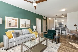 501 Sarah Deel Dr, Unit 07-734 in Webster, TX - Building Photo