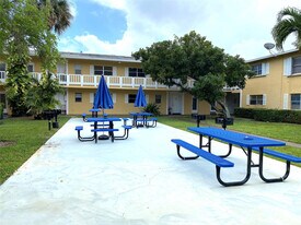 500 SE 2nd Ave in Deerfield Beach, FL - Building Photo