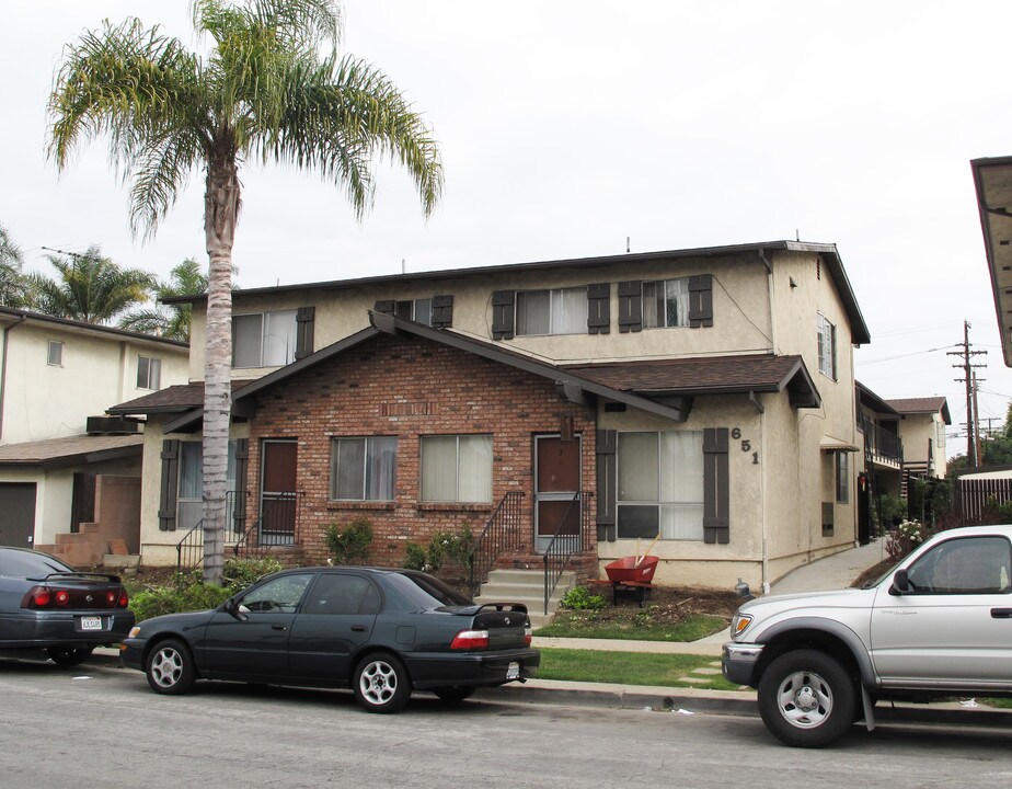 651 E 46th St in Long Beach, CA - Building Photo