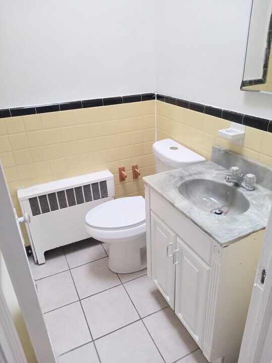 1051 Rosalie St in Philadelphia, PA - Building Photo