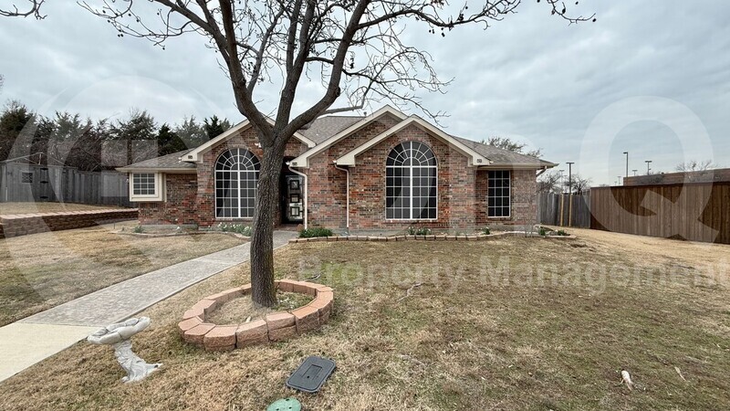 1001 Mateo Cir in Carrollton, TX - Building Photo