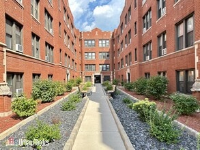 3937 N Janssen Ave, Unit A09C in Chicago, IL - Building Photo - Building Photo