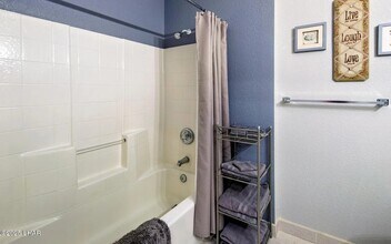 777 Harrah Way in Lake Havasu City, AZ - Foto de edificio - Building Photo