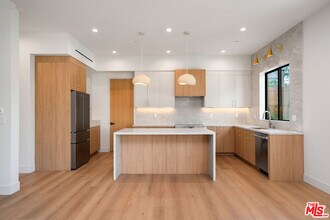 5660 Winnetka Ave in Los Angeles, CA - Building Photo - Building Photo
