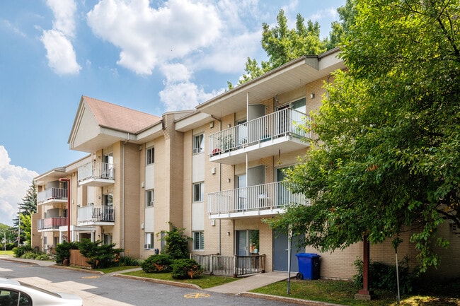 Manoir Paul-Boudrais in Laval, QC - Building Photo - Building Photo