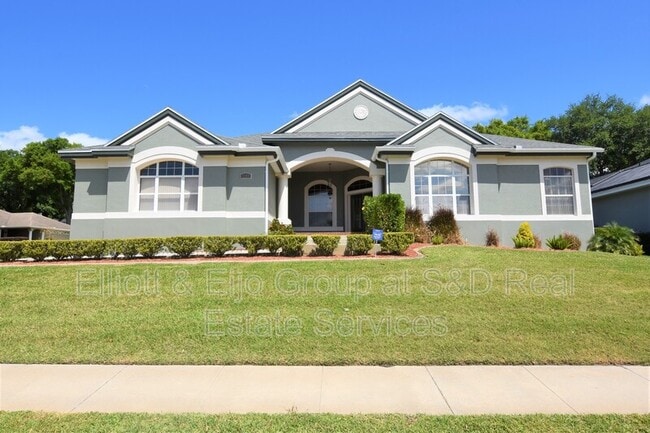 property at 2218 Longleaf Cir