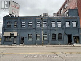 2480 Dundas St W in Toronto, ON - Building Photo