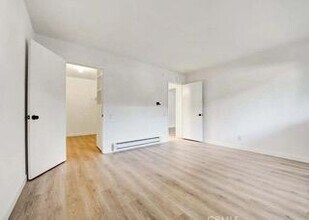 302 Miraleste Dr in Los Angeles, CA - Building Photo - Building Photo