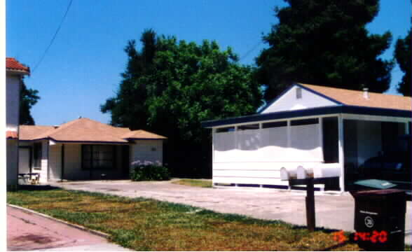 132 Cherry Way in Hayward, CA - Foto de edificio - Building Photo