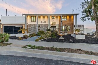 8600 Farralone Ave in Los Angeles, CA - Building Photo - Building Photo