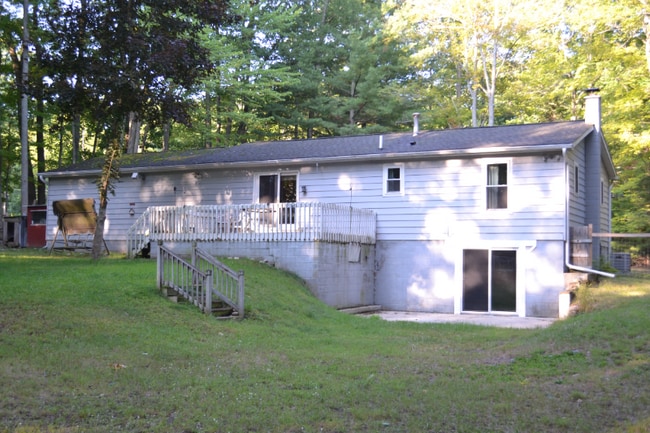 8376 Hillcrest Rd in Roscommon, MI - Building Photo - Building Photo