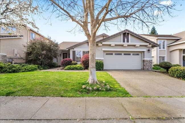 1073 Huntly Dr in Folsom, CA - Building Photo - Building Photo