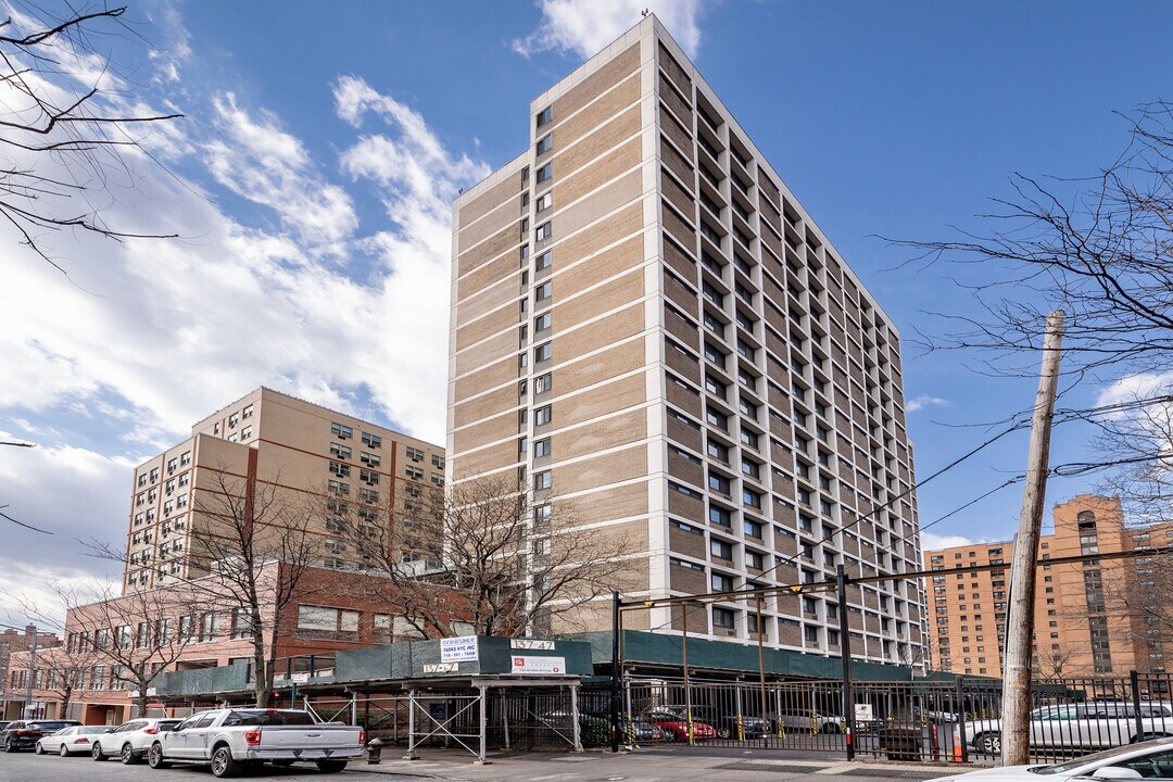 Martin Lande House in Flushing, NY - Building Photo