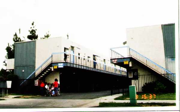 950 W Bishop St in Santa Ana, CA - Building Photo - Building Photo