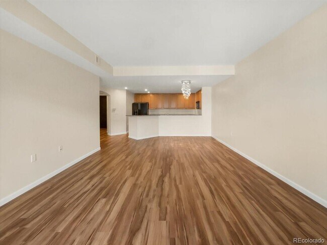 975 N Lincoln St, Unit 5E in Denver, CO - Foto de edificio - Building Photo