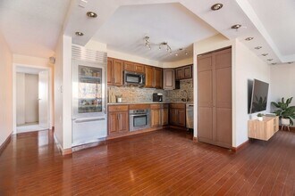 66 Winchester St, Unit 203 in Brookline, MA - Building Photo - Building Photo