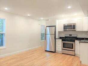 44 Cogswell Ave, Unit 2 in Cambridge, MA - Foto de edificio - Building Photo
