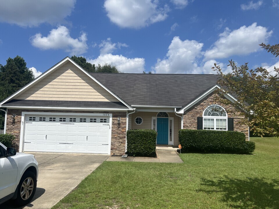 1624 Citation Ct in Parkton, NC - Building Photo