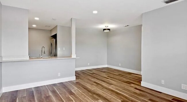 10055 Winding Lake Rd in Sunrise, FL - Building Photo - Building Photo