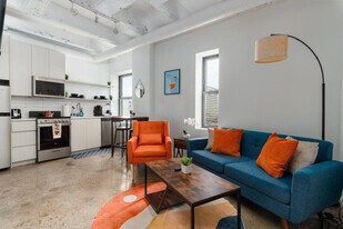 1049 W Lawrence Ave in Chicago, IL - Building Photo