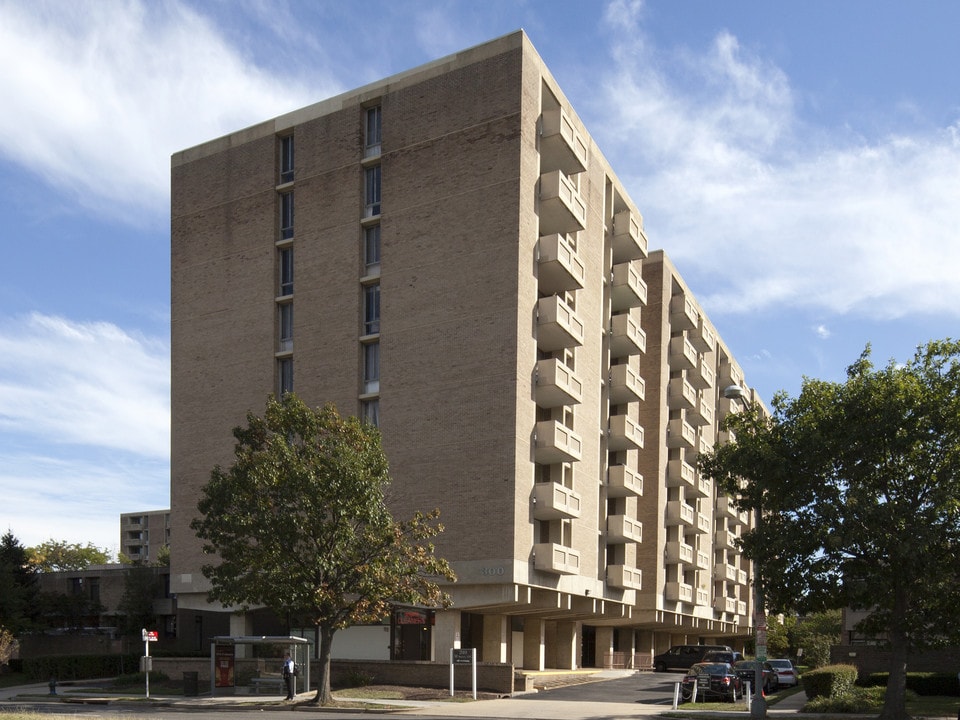 Carrollsburg Square North Tower in Washington, DC - Building Photo