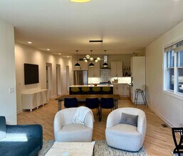 2212 W Huron St, Unit 2 in Chicago, IL - Building Photo - Building Photo