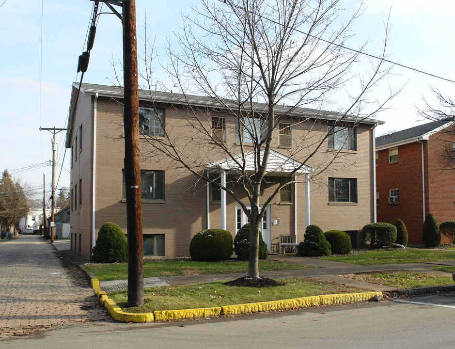 104 Eastern Ave in Pittsburgh, PA - Building Photo