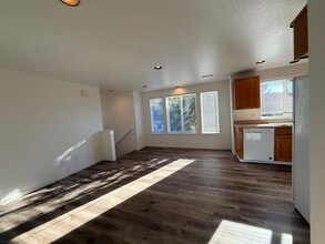 1545 Fircrest Ct SE in Salem, OR - Foto de edificio - Building Photo