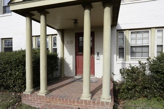 919-921 Church St in Alexandria, VA - Foto de edificio - Building Photo