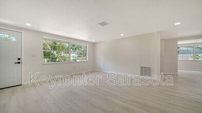 124 Tulane Rd in Venice, FL - Building Photo - Building Photo