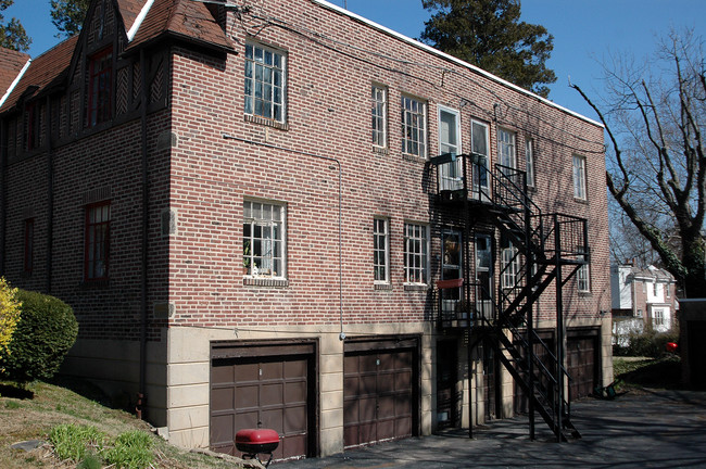 100-108 W Albemarle Ave in Lansdowne, PA - Building Photo - Building Photo