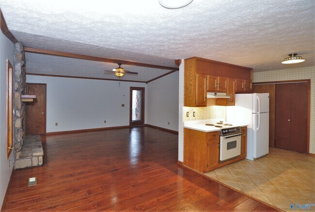 1071 Sandy Springs Rd NW in Huntsville, AL - Building Photo - Building Photo