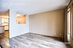 7255 Dalgliesh Dr in Regina, SK - Building Photo
