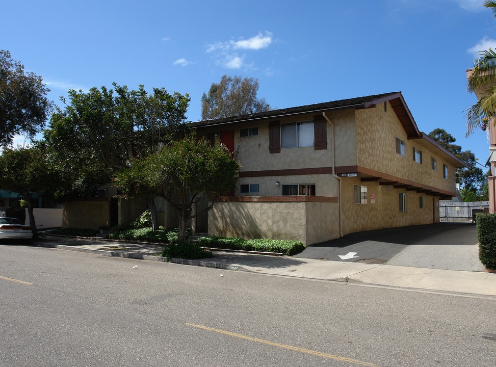 419 Ellwood Beach Dr in Goleta, CA - Building Photo