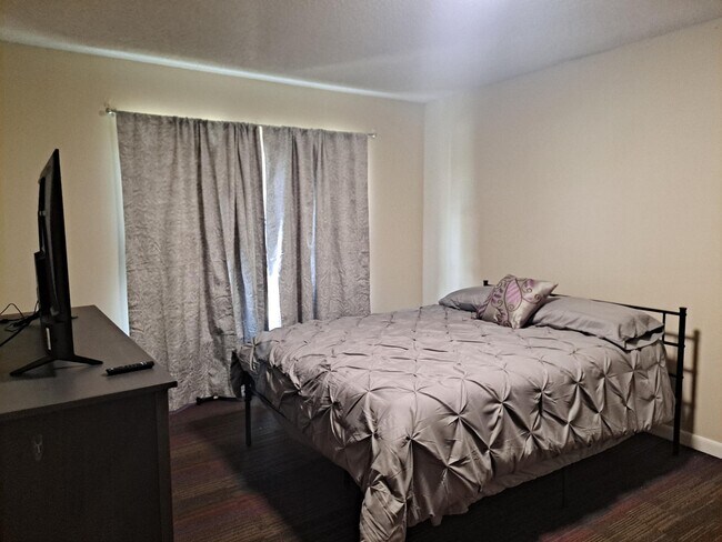 811 Granite Rd in Brandon, FL - Building Photo - Building Photo