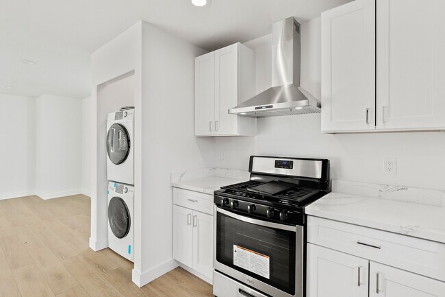 2611 41st Ave SW in Seattle, WA - Building Photo - Building Photo