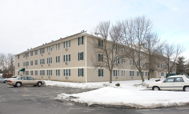 Torringford West in Torrington, CT - Foto de edificio - Building Photo