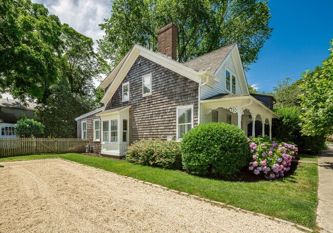 19 Concord St in Sag Harbor, NY - Building Photo - Building Photo