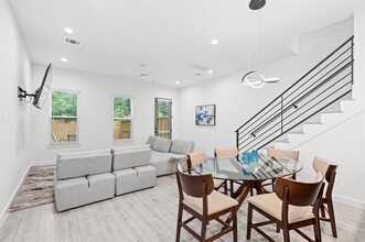 6821 Cadillac St in Houston, TX - Building Photo - Building Photo