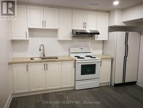 109 Brookside Rd in Richmond Hill, ON - Building Photo - Building Photo