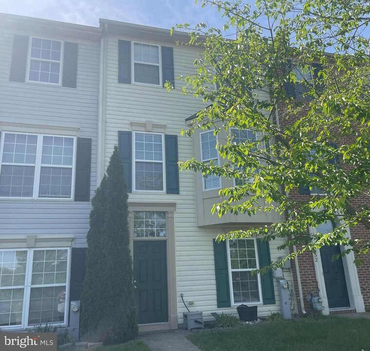 654 Luthardt Rd in Middle River, MD - Building Photo