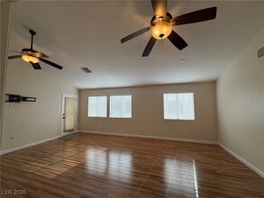 4520 Bradpoint Dr in Las Vegas, NV - Building Photo - Building Photo