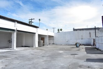 6400 S Broadway in Los Angeles, CA - Building Photo - Building Photo